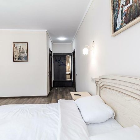 Opera House Apartment 3 Lviv Exterior photo